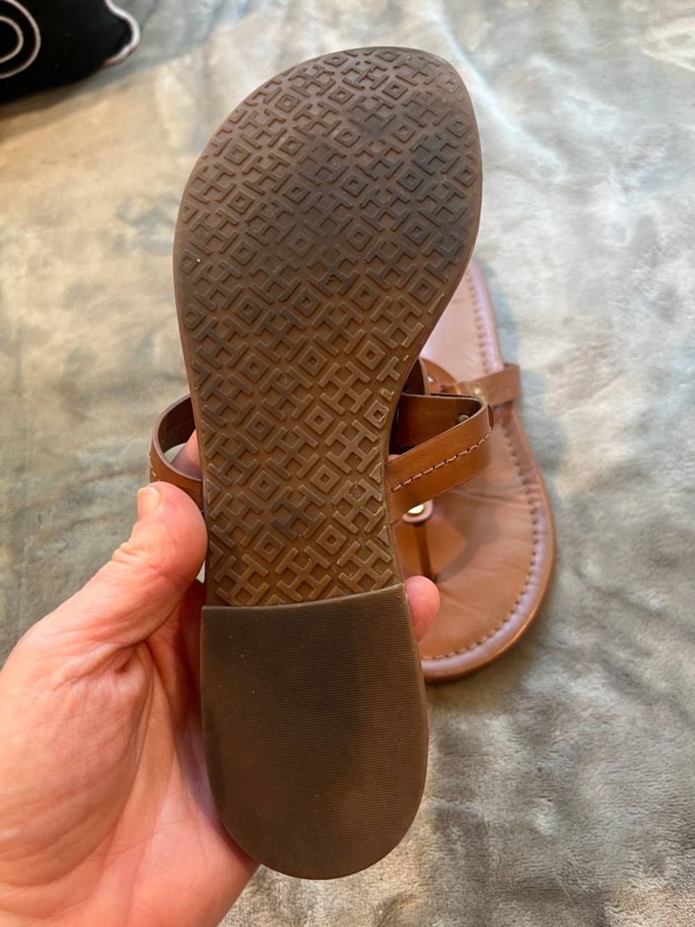 Tory Burch Tan Leather Logo Thong Sandals - Picture 6 of 9